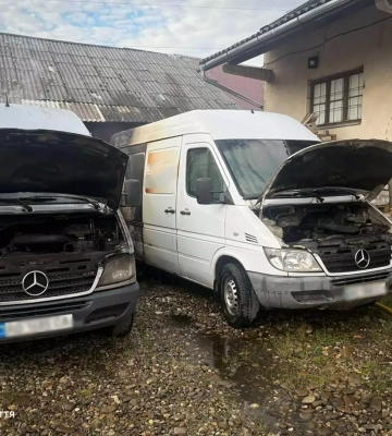 У Виноградові пожежники не дали згоріти двом Mercedes-Benz