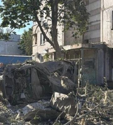 Масована атака РФ на Київ: пошкоджено щонайменше 9 багатоповерхівок, дві АЗС, поліклініку й дитсадок. ФОТОрепортаж