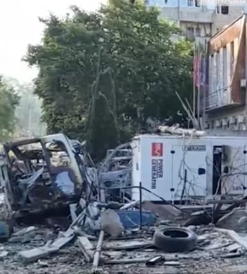 «Посыпались стекла, и я выскочила из кровати». Очевидцы рассказали о последствиях российской атаки на Киев — видео