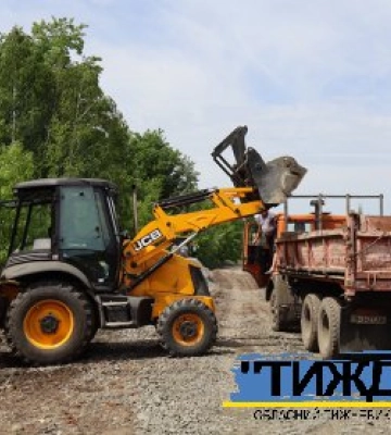 В Тростянецькій громаді продовжили ремонт грунтової дороги, яка стала кращою за асфальтову