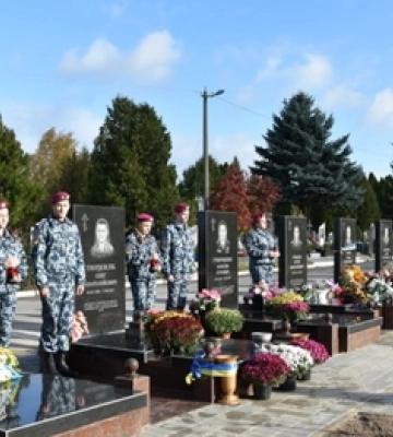 У Луцьку – скандал: Алею Героїв перетворюють на смітник