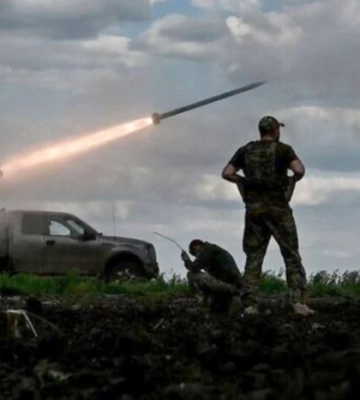Київ під атакою ворожих дронів: у столиці працює ППО