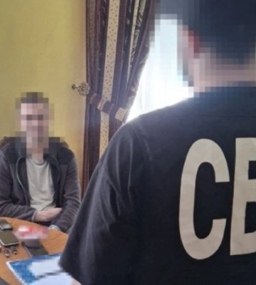 На Закарпатті працівника оборонного підприємства підозрюють у передачі ворогу секртеної інформації через батькав РФ