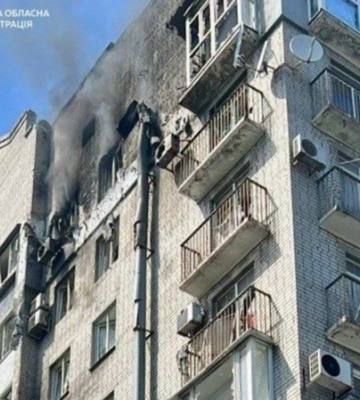 Россияне снова нанесли удар по Днепру: дрон попал в многоэтажку, пострадал ребенок