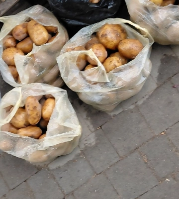 Скільки коштує молода картопля на ринку у Луцьку?