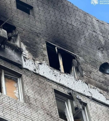 После атаки БпЛА в Днепре дотла выгорела квартира в многоэтажке