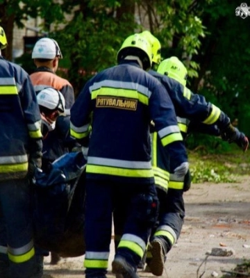 У Дніпрі завершили пошуково-рятувальну операцію після нічного обстрілу