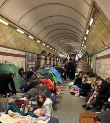 У Києві хочуть заборонити намети й матраци в метро під час повітряних тривог
