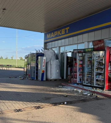 Армія РФ вдарила дроном по цивільному автомобілю на Харківщині: двоє чоловіків зазнали поранень