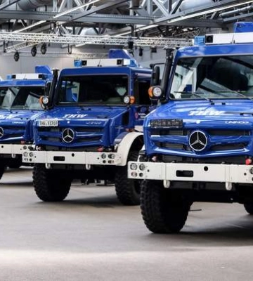 Немцы заказали огромную партию вездеходов Mercedes-Benz Unimog для разгребания завалов