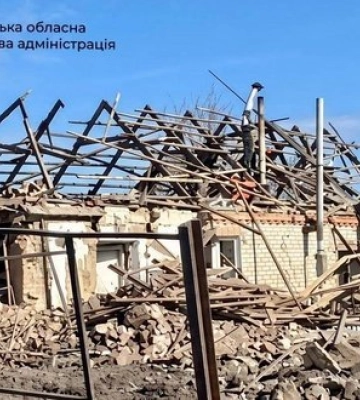 Росіяни вдарили по фермі на Запоріжжі: є поранений, пошкоджено техніку