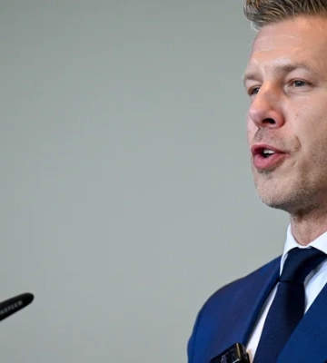 Уряд Мадяра масово звільняє чиновників МЗС, які працювали із Сіярто