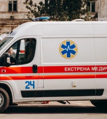 Під ранок росіяни вдарили по Херсону: постраждали юнак і двоє пенсіонерів
