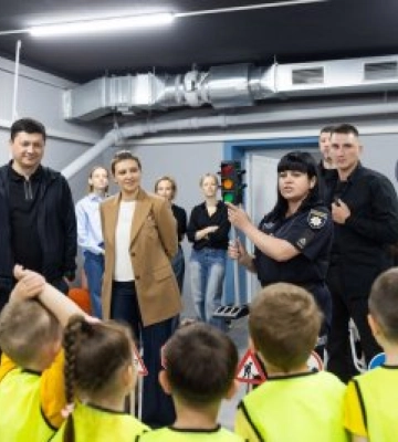 Перша леді України Олена Зеленська відвідала укриття в закладах освіти Миколаївщини