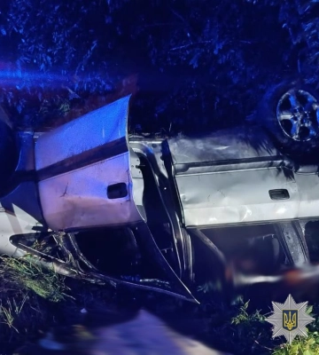 На Золочівщині 36-річна жінка не впоралася з керуванням та з’їхала в кювет