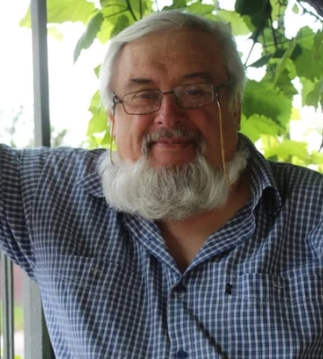 «Завжди був сповнений ідей». Помер вінницький журналіст, музикант і гуморист Олександр Шемет
