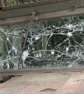 На Дніпропетровщині від удару російського дрона по автівці постраждали журналістка і військові