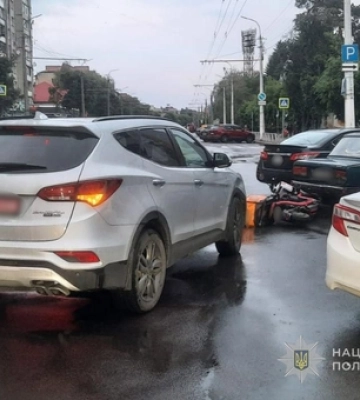 У Луцьку біля «Променя» Hyundai збив чоловіка на електровелосипеді 