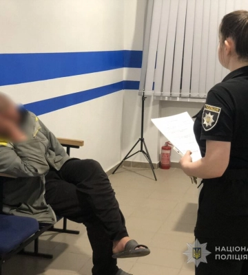 У Білгород-Дністровському районі чоловік угнав авто знайомого, наїхав на дівчину і втік