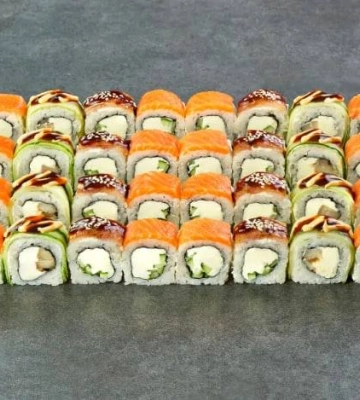 Незвичне поєднання ролів та street food від Roll Club*