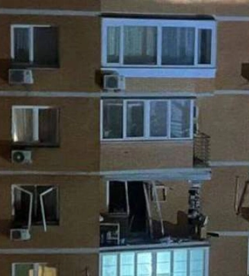 На столичній Троєщині у багатоповерхівці пролунав вибух