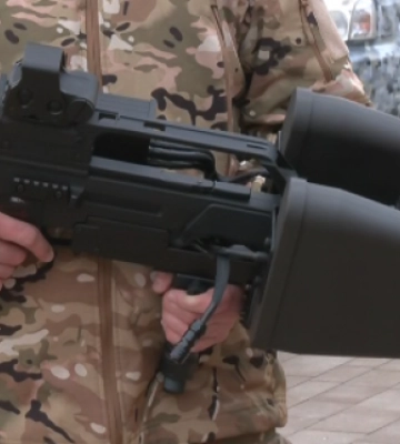 Не стріляє, але ворог її боїться. Рівненські волонтери передали чергову антидронову рушницю для ЗСУ (ВІДЕО)