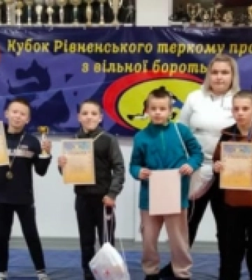 На Рівненщині троє юних любешівців здобули перемоги на турнірі з вільної боротьби