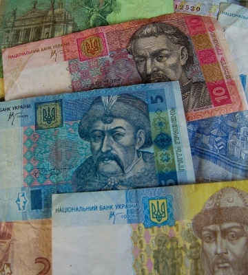 Жителі низки регіонів можуть отримати 2200 грн від американських благодійників: як оформити виплати