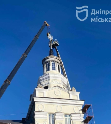 У Дніпрі на Робочій демонтували радянську зірку та встановили тризуб
