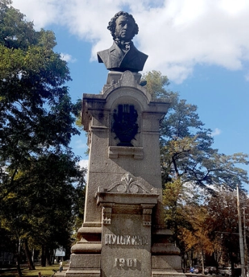 Пам&#039;ятники Пушкіну, Горькому й Ломоносову в Дніпрі. Міськрада ухвалила рішення