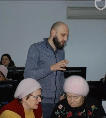 Для слухачів «Університету третього віку» стартували заняття з вивчення смартфона за оновленою програмою