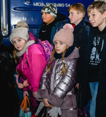 Діти українських захисників з Дніпра вирушили на відпочинок до Закарпаття