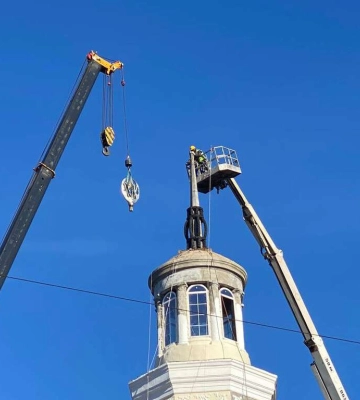 У Дніпрі на Робочій демонтували радянську зірку та встановили тризуб