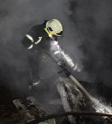 У Дніпрі гримлять вибухи під час повітряної тривоги: що відомо