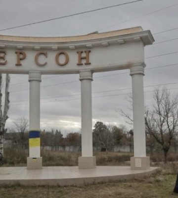 Російські загарбники постійно завдають ударів по мікрорайону Острів у Херсоні