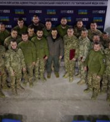 Глава держави нагородив військовослужбовців, які відзначилися під час боїв на Харківщині