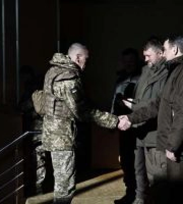 Під час візиту на Донеччину Олександр Корнієнко зустрівся та нагородив воїнів Збройних Сил України