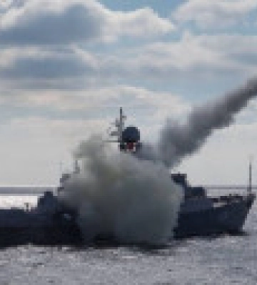 рф держит в Черном море 13 кораблей, среди них - подводный ракетоноситель