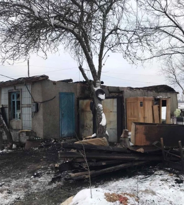 У Малині гасили пожежу у магазині, горіла також будівля у Гамарні