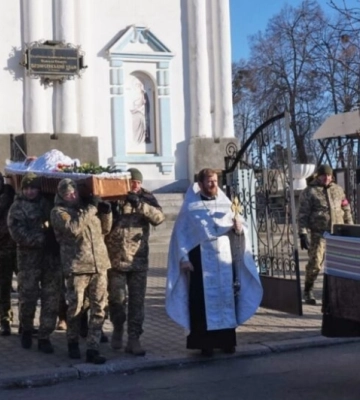 У Лебедині провели в останню путь загиблого військового