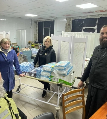 Священники УПЦ доставили гуманитарную помощь в Изюм и Славянск