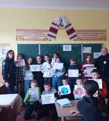 Як захистити свої права та протидіяти насильству, вчили поліцейські іршавських школярів