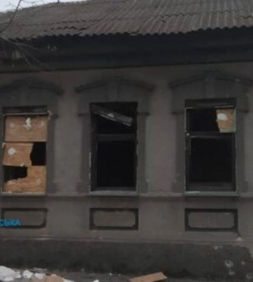Наслідки нічного обстрілу Нікополя з важкої артилерії. ФОТОрепортаж