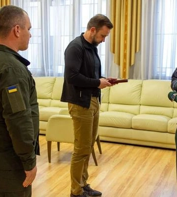 На Закарпатті вдові загиблого нацгвардійця вручили орден Героя