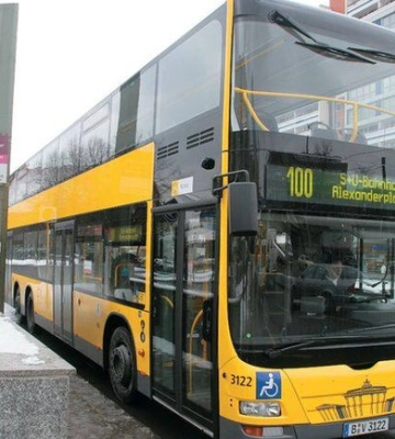 Києву та Львову. Берлін передасть українським містам автобуси та комплектуючі до трамваїв