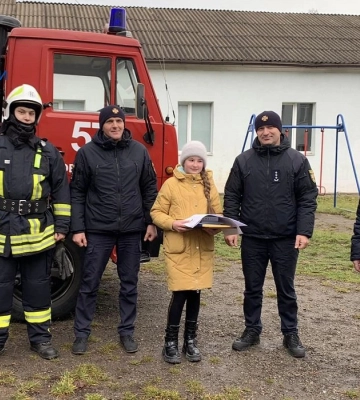 На Львовщине 11-летняя школьница спасла из пожара одноклассника