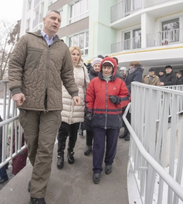 Кличко: Уже днями мешканці зможуть повернутися у свої квартири в оновлений після обстрілу будинок на вул. Чорнобильській