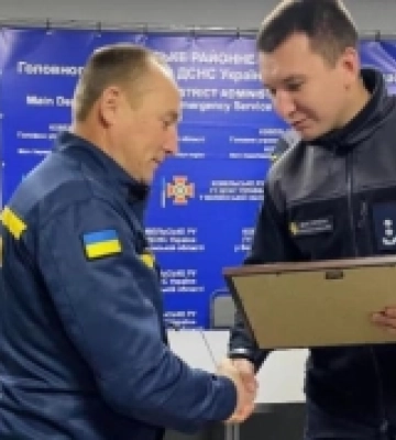 Ковельським рятувальникам вручили нагороди за ліквідацію наслідків обстрілів міста