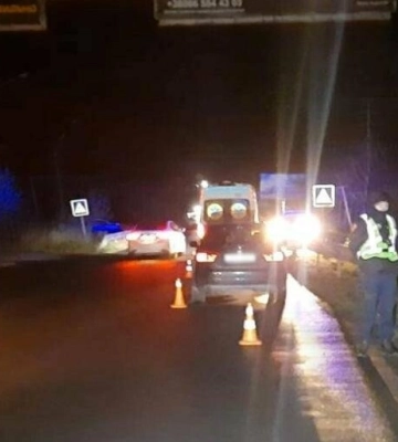 В Одесі автівка збила жінку, яка переходила дорогу у забороненому місці: вона померла у &quot;швидкій&quot;