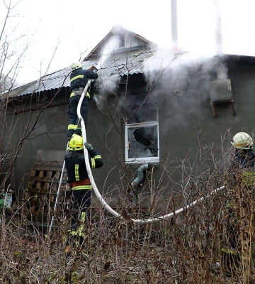 У Дніпрі на пожежі знайшли жінку без свідомості, врятувати її не вдалося